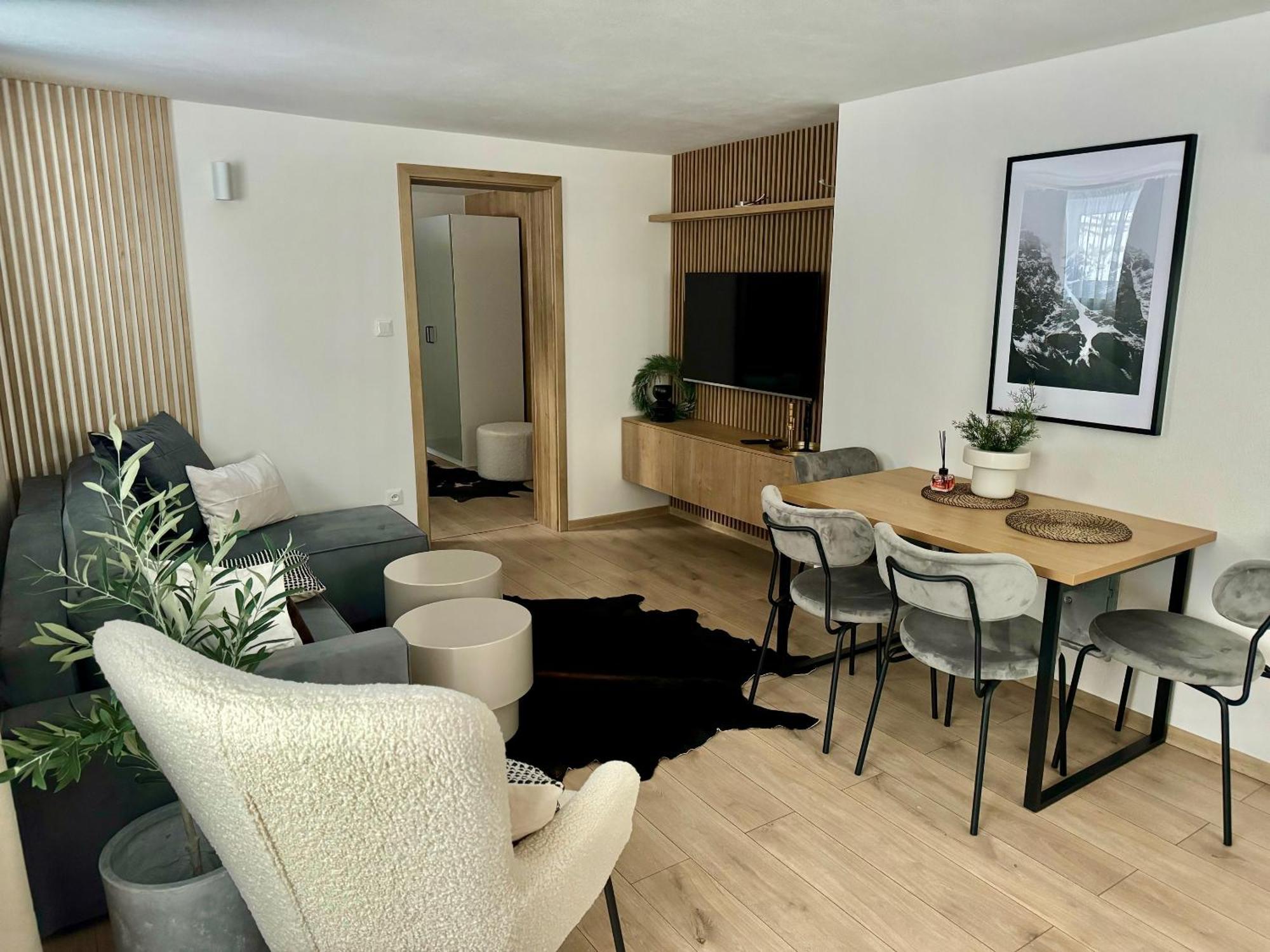 Apartmany Kellov Dom 데마노브스카돌리나 외부 사진