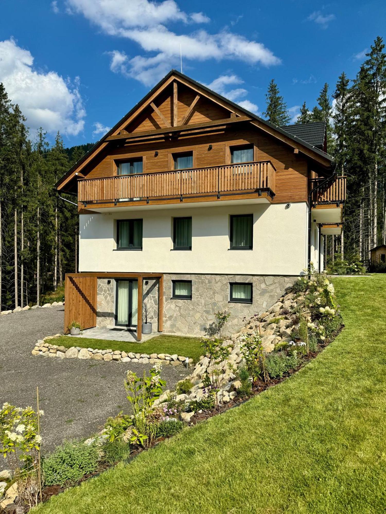 Apartmany Kellov Dom 데마노브스카돌리나 외부 사진